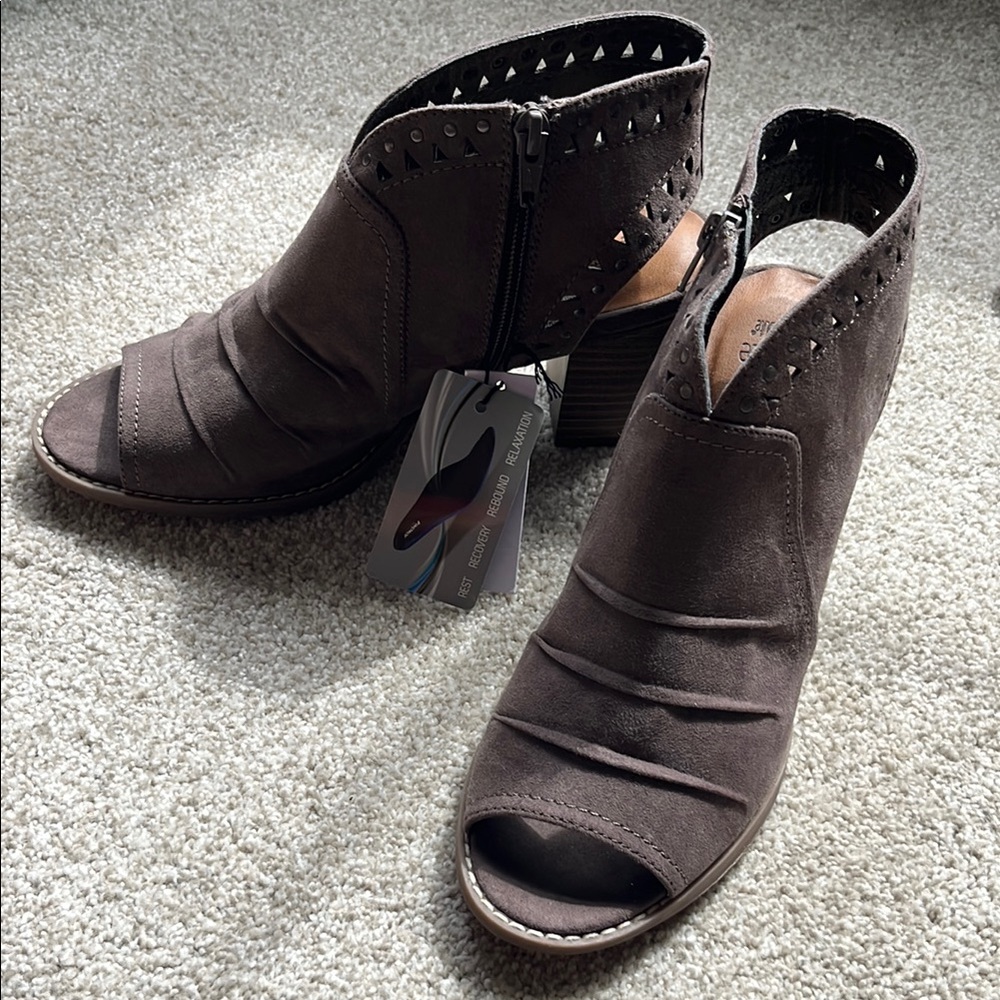 Stylish Women's Peep-Toe Ankle Boots